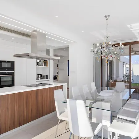 Villa Luxury Coastal Elegance