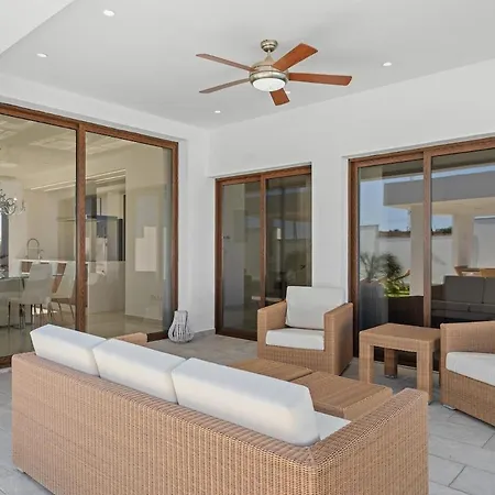 Villa Luxury Coastal Elegance *