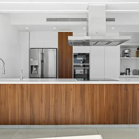 Luxury Coastal Elegance *