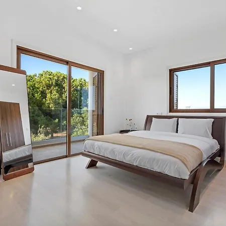 Villa Luxury Coastal Elegance