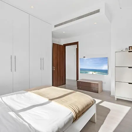 Luxury Coastal Elegance *